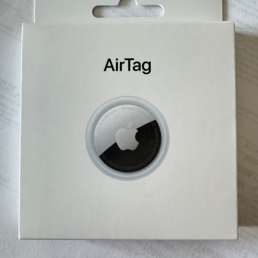 New still sealed AirTag